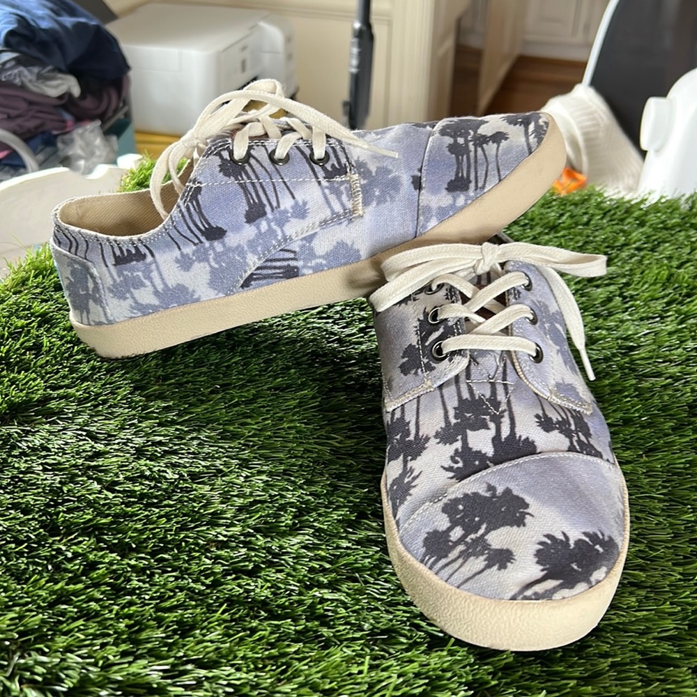 Toms  paseo palm tree sneakers men’s sz 8.5